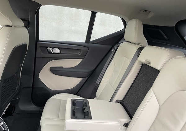 Volvo XC 40 cena 179900 przebieg: 10000, rok produkcji 2023 z Torzym małe 466